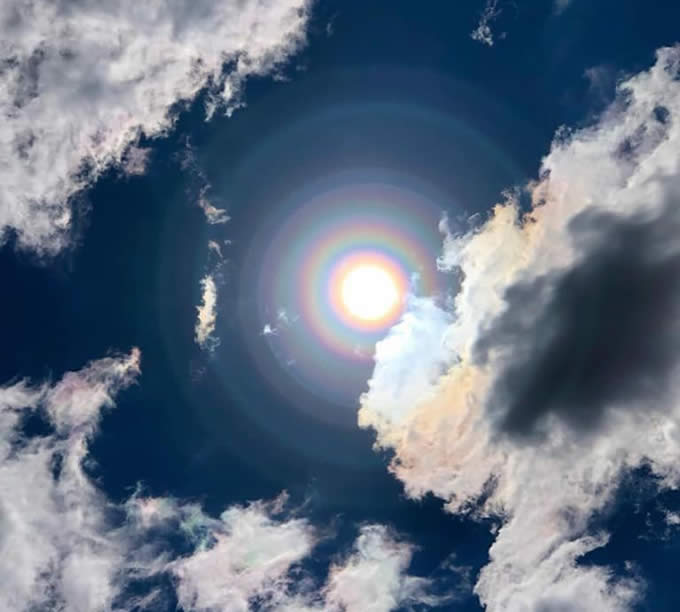concentric rings of plasma being emitted from the sun 1 - Zemlja po 26.000 letih spet prehaja fotonski pas- vnovična Sončeva nevihta je letošnji Levji portal pospremila z infuzijo svetlobnih energij in drugih kozmičnih sevanj
